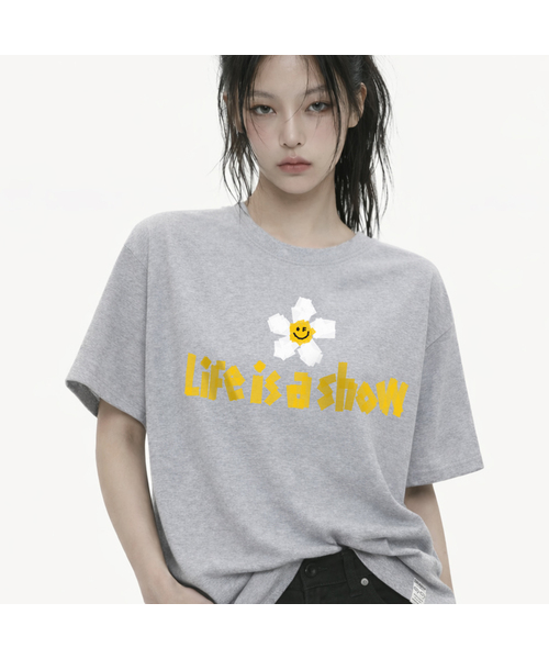 GRAVER（グレーバー）の「[ユニセックス]テープフラワースマイル半袖Tシャツ_4カラー（Tシャツ/カットソー・レディース・ブラック/ホワイト/ライトグレー/ネイビー・SMALL/MEDIUM/LARGE）」の3枚目の写真