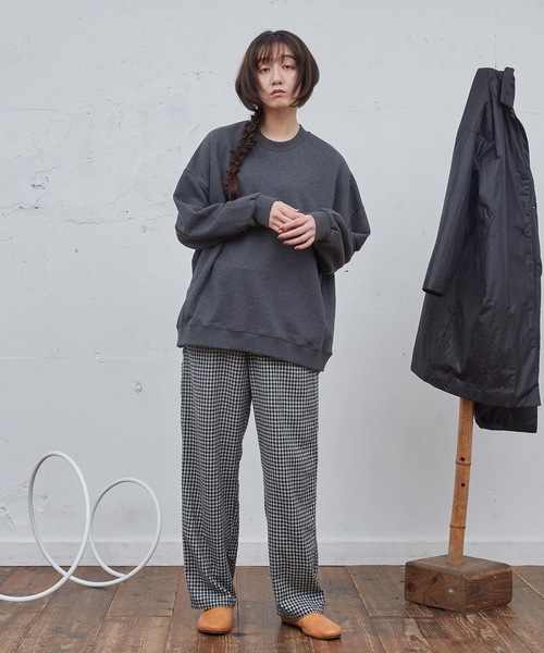 Dulcamara(ドゥルカマラ)の「ワイドSWトレーナー(スウェット・メンズ・ヘザーチャコール/ローズ/ブラック・1/0)」の14枚目の写真