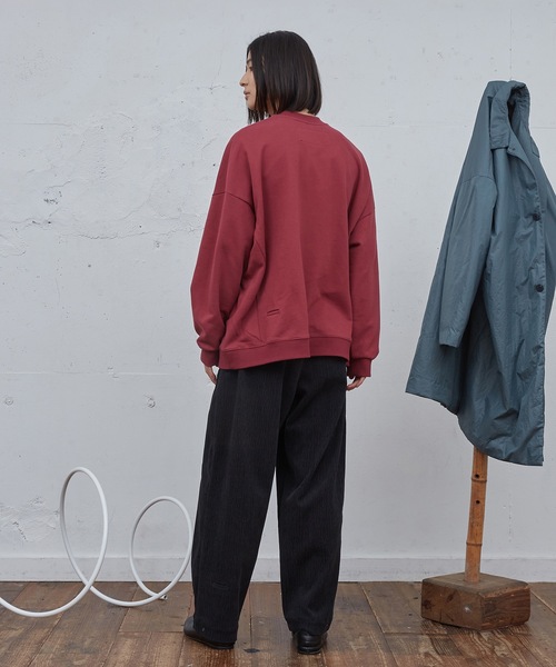 Dulcamara(ドゥルカマラ)の「ワイドSWトレーナー(スウェット・メンズ・ヘザーチャコール/ローズ/ブラック・1/0)」の12枚目の写真