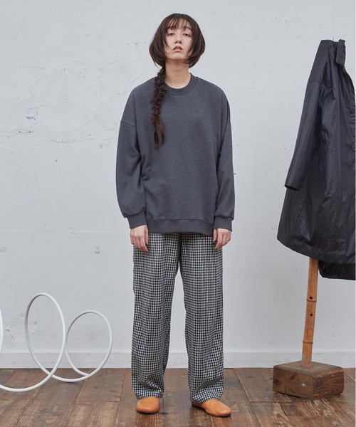 Dulcamara(ドゥルカマラ)の「ワイドSWトレーナー(スウェット・メンズ・ヘザーチャコール/ローズ/ブラック・1/0)」の15枚目の写真