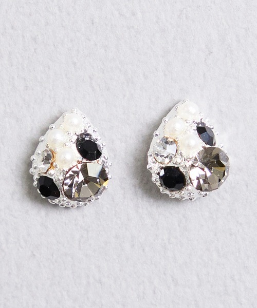 Zoule(ゾーラ)の「Zoule ゾーラ:mini tears bijou ドロップ ビジュー ピアス(ピアス(両耳用)・レディース・ピンク/ゴールド/ブラック/シルバー/ブルー・FREE)」の2枚目の写真