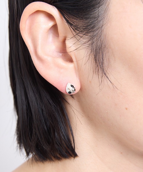Zoule(ゾーラ)の「Zoule ゾーラ:mini tears bijou ドロップ ビジュー ピアス(ピアス(両耳用)・レディース・ピンク/ゴールド/ブラック/シルバー/ブルー・FREE)」の11枚目の写真