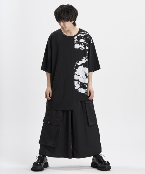 NO ID.(ノーアイディ)の「【NO ID.】Asymmetry Print T-Shirt / アシンメトリー プリント Tシャツ(Tシャツ/カットソー・メンズ・ブラック/ホワイト・ONE SIZE)」の3枚目の写真