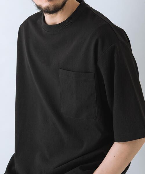 ITEMS URBANRESEARCH（アイテムズ アーバンリサーチ）の「『接触冷感/吸水速乾』クールタッチクレープジョーゼットTシャツ（Tシャツ/カットソー・メンズ・ブラック/チャコールグレー/グレー系その他/ベージュ・MEDIUM/LARGE）」の2枚目の写真