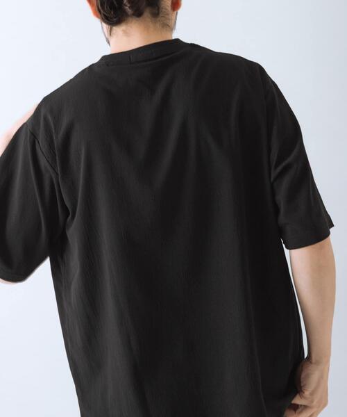 ITEMS URBANRESEARCH（アイテムズ アーバンリサーチ）の「『接触冷感/吸水速乾』クールタッチクレープジョーゼットTシャツ（Tシャツ/カットソー・メンズ・ブラック/チャコールグレー/グレー系その他/ベージュ・MEDIUM/LARGE）」の5枚目の写真