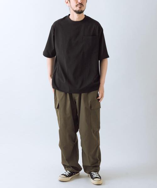 ITEMS URBANRESEARCH（アイテムズ アーバンリサーチ）の「『接触冷感/吸水速乾』クールタッチクレープジョーゼットTシャツ（Tシャツ/カットソー・メンズ・ブラック/チャコールグレー/グレー系その他/ベージュ・MEDIUM/LARGE）」の8枚目の写真