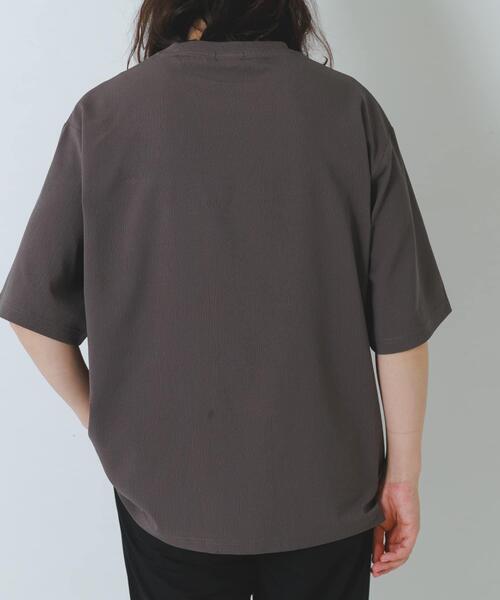 ITEMS URBANRESEARCH（アイテムズ アーバンリサーチ）の「『接触冷感/吸水速乾』クールタッチクレープジョーゼットTシャツ（Tシャツ/カットソー・メンズ・ブラック/チャコールグレー/グレー系その他/ベージュ・MEDIUM/LARGE）」の14枚目の写真