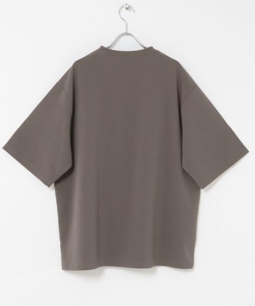 ITEMS URBANRESEARCH（アイテムズ アーバンリサーチ）の「『接触冷感/吸水速乾』クールタッチクレープジョーゼットTシャツ（Tシャツ/カットソー・メンズ・ブラック/チャコールグレー/グレー系その他/ベージュ・MEDIUM/LARGE）」の18枚目の写真