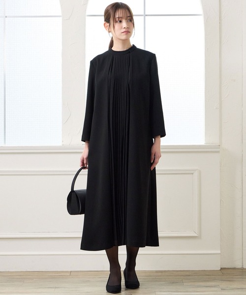 AIMER(エメ)の「【喪服・礼服・WEB限定】マシンウォッシャブル フロントプリーツ前開きテントラインブラックフォーマルワンピース(ワンピース・レディース・ブラック・SMALL/MEDIUM/LARGE)」の1枚目の写真
