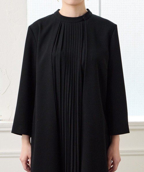 AIMER(エメ)の「【喪服・礼服・WEB限定】マシンウォッシャブル フロントプリーツ前開きテントラインブラックフォーマルワンピース(ワンピース・レディース・ブラック・SMALL/MEDIUM/LARGE)」の4枚目の写真