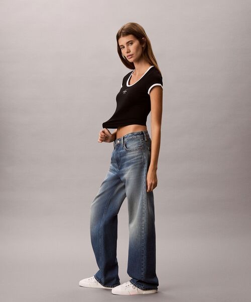 Calvin Klein(カルバン・クライン)の「ショートスリーブモノグラムスクープネックベビーTシャツ(Tシャツ/カットソー・レディース・ホワイト/ブラック・XS/S/M)」の14枚目の写真