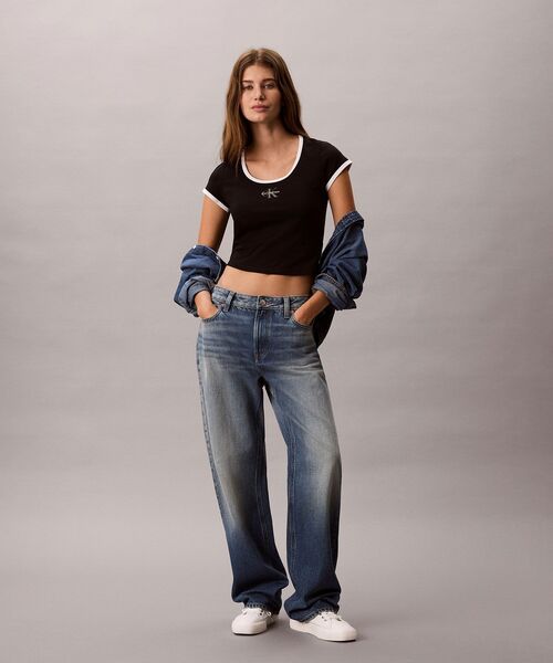 Calvin Klein(カルバン・クライン)の「ショートスリーブモノグラムスクープネックベビーTシャツ(Tシャツ/カットソー・レディース・ホワイト/ブラック・XS/S/M)」の15枚目の写真