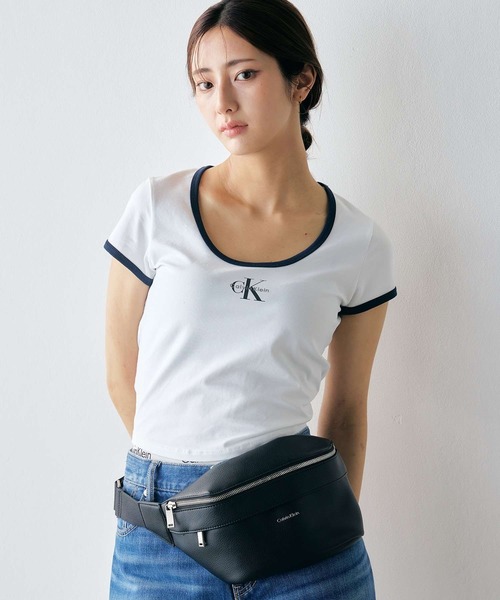 Calvin Klein(カルバン・クライン)の「ショートスリーブモノグラムスクープネックベビーTシャツ(Tシャツ/カットソー・レディース・ホワイト/ブラック・XS/S/M)」の22枚目の写真