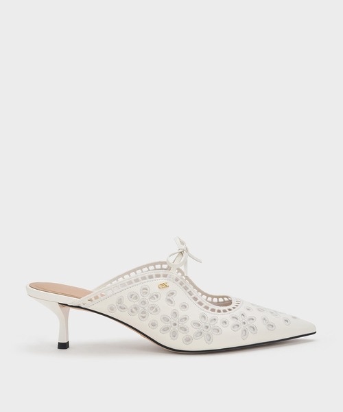 CHARLES & KEITH(チャールズ & キース)の「レザーエンブロイダリー ヒールミュール(サンダル・レディース・ベージュ/ホワイト・22.5cm/23cm/23.5cm/24.5cm/25cm)」の4枚目の写真