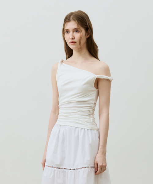 ARI（アリ）の「COS TWISTED SHIRRLING TOP / IVORY（Tシャツ/カットソー・レディース・アイボリー・FREE）」の4枚目の写真