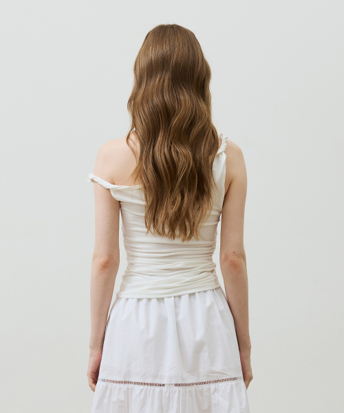 ARI（アリ）の「COS TWISTED SHIRRLING TOP / IVORY（Tシャツ/カットソー・レディース・アイボリー・FREE）」の5枚目の写真