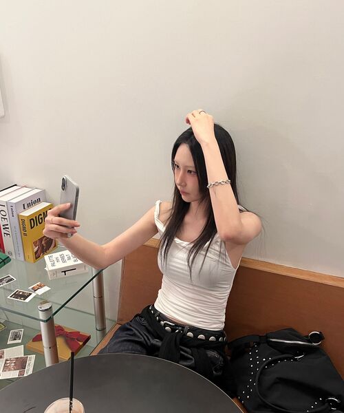 ARI（アリ）の「COS TWISTED SHIRRLING TOP / IVORY（Tシャツ/カットソー・レディース・アイボリー・FREE）」の6枚目の写真