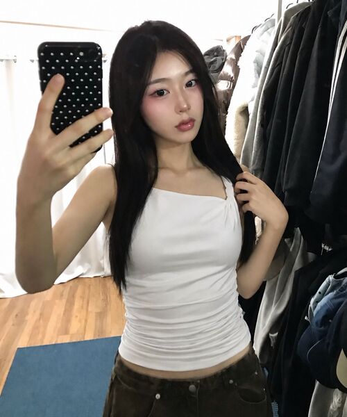 ARI（アリ）の「COS TWISTED SHIRRLING TOP / IVORY（Tシャツ/カットソー・レディース・アイボリー・FREE）」の7枚目の写真