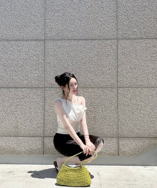 ARI（アリ）の「COS TWISTED SHIRRLING TOP / IVORY（Tシャツ/カットソー・レディース・アイボリー・FREE）」の8枚目の写真
