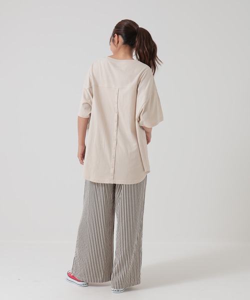 HEART MARKET(ハートマーケット)の「ヘムテールバックボタンチュニック(Tシャツ/カットソー・レディース・ナチュラル/ブラック系/ブラック/イエロー/チャコール/グリーン・FREE)」の15枚目の写真