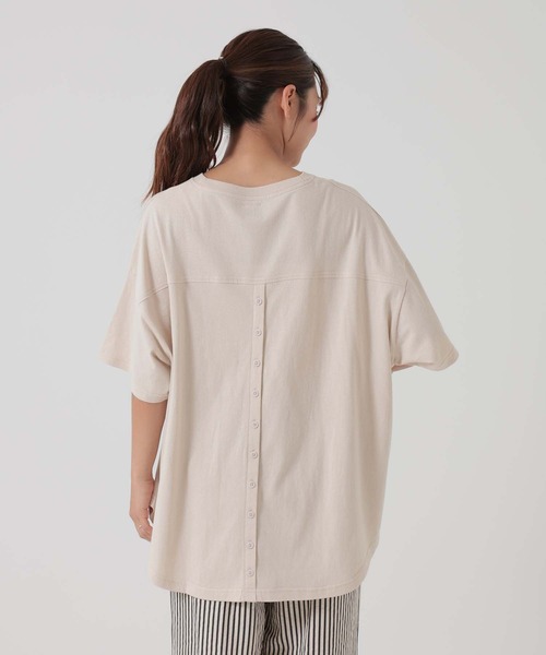 HEART MARKET(ハートマーケット)の「ヘムテールバックボタンチュニック(Tシャツ/カットソー・レディース・ナチュラル/ブラック系/ブラック/イエロー/チャコール/グリーン・FREE)」の18枚目の写真