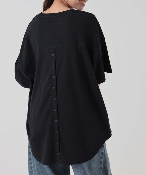 HEART MARKET(ハートマーケット)の「ヘムテールバックボタンチュニック(Tシャツ/カットソー・レディース・ナチュラル/ブラック系/ブラック/イエロー/チャコール/グリーン・FREE)」の21枚目の写真