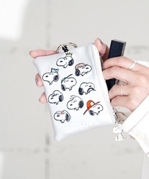 Vintage PEANUTS（ビンテージピーナッツ）の「"09"≪Vintage PEANUTS≫どっちにも伸びーる キーリール付き 2ポケット フェイクレザー 刺繍 パスポーチ（パスケース）」