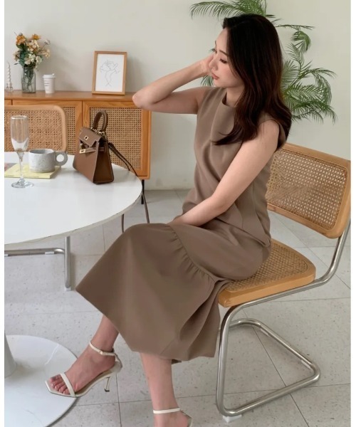 BIRTHDAY BASH(バースデイバッシュ)の「ANNABELLE PEPLUM DRESS(ペプラムワンピース)(ワンピース・レディース・ベージュ/ブラック・SMALL/MEDIUM)」の4枚目の写真