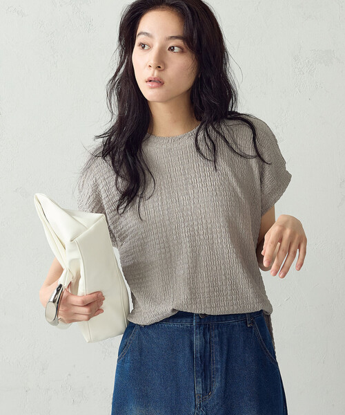 COMME CA ISM（コムサイズム）の「膨れジャガード フレンチスリーブTシャツ（Tシャツ/カットソー・レディース・グレイッシュベージュ/ホワイト/ネイビー・FREE）」の16枚目の写真