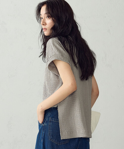 COMME CA ISM（コムサイズム）の「膨れジャガード フレンチスリーブTシャツ（Tシャツ/カットソー・レディース・グレイッシュベージュ/ホワイト/ネイビー・FREE）」の17枚目の写真