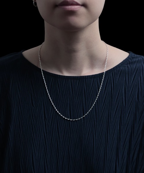 YArKA（ヤーカ）の「【YArKA/ヤーカ】helix chain narrow necklace [TOLN50] / 螺旋フラットチェーン細ネックレス（ネックレス・メンズ・シルバー・FREE）」の5枚目の写真