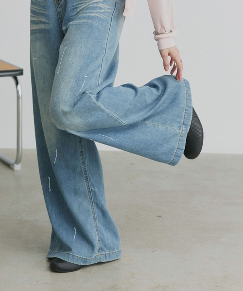ad thie(アドティエ)の「ペイントデザイン ワイド デニムパンツ(デニムパンツ・レディース・ブルー/ブラック・LARGE/MEDIUM)」の10枚目の写真