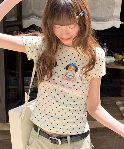 Achic(アシック)の「ドット柄ドッグプリント半袖Tシャツ(Tシャツ/カットソー・レディース・アイボリー/グレー・M)」の1枚目の写真