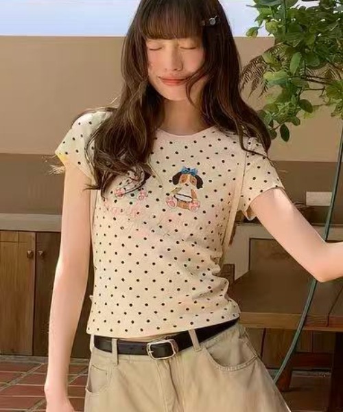 Achic(アシック)の「ドット柄ドッグプリント半袖Tシャツ(Tシャツ/カットソー・レディース・アイボリー/グレー・M)」の5枚目の写真