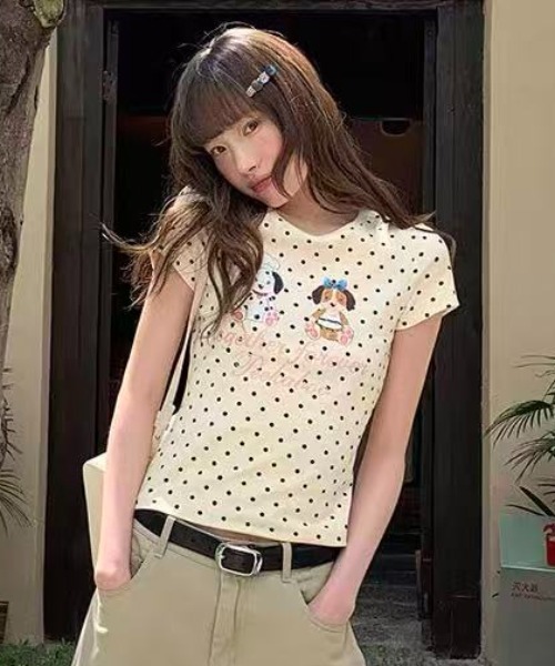 Achic(アシック)の「ドット柄ドッグプリント半袖Tシャツ(Tシャツ/カットソー・レディース・アイボリー/グレー・M)」の6枚目の写真
