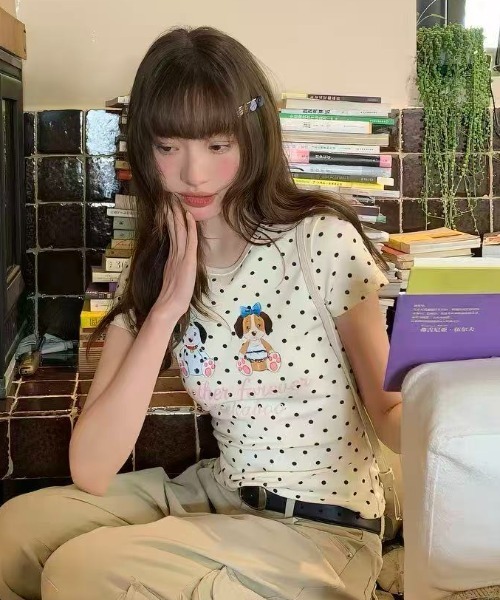Achic(アシック)の「ドット柄ドッグプリント半袖Tシャツ(Tシャツ/カットソー・レディース・アイボリー/グレー・M)」の3枚目の写真