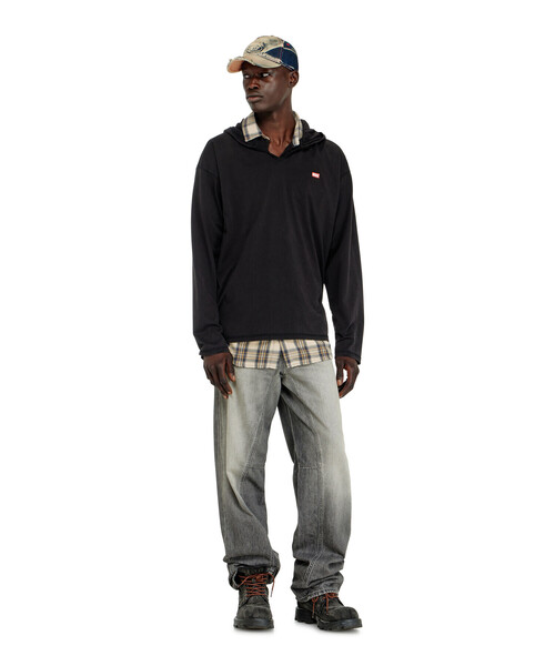 DIESEL（ディーゼル）の「メンズ フード付き長袖Tシャツ T-BOXT-LS-HOOD-CHECK（Tシャツ/カットソー・メンズ・ブラック系その他・XXX-LARGE/X-SMALL/MEDIUM/XX-LARGE/X-LARGE/LARGE/SMALL）」の2枚目の写真