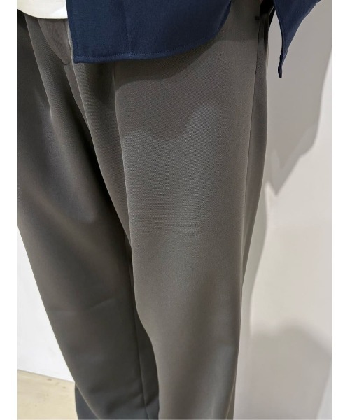 ESTNATION(エストネーション)の「ESTNATION / ノープリーツ ストレートスラックス(スラックス・メンズ・チャコールグレー/アイボリー・MEDIUM/LARGE)」の10枚目の写真