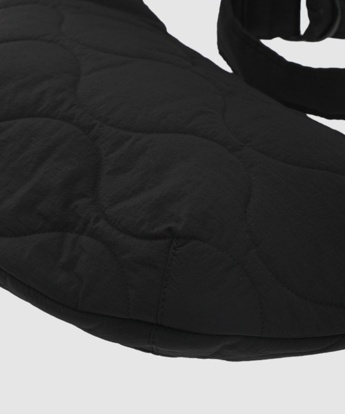 COMME des GARCONS HOMME(コム デ ギャルソン・オム)の「NYLON RIPSTOP QUILTING BAG(ショルダーバッグ・メンズ・ブラック/カーキ・ONE SIZE)」の4枚目の写真