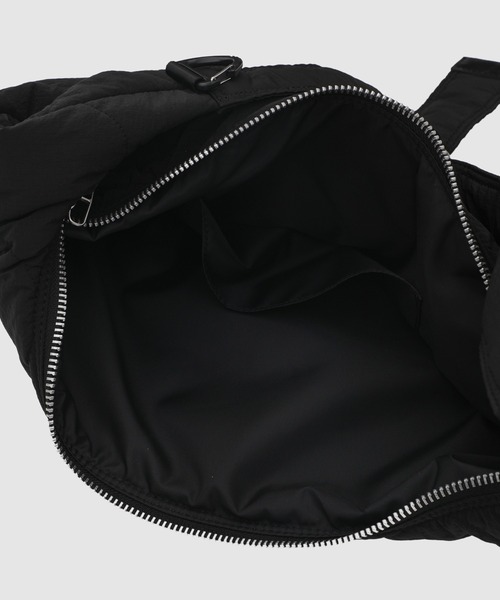 COMME des GARCONS HOMME(コム デ ギャルソン・オム)の「NYLON RIPSTOP QUILTING BAG(ショルダーバッグ・メンズ・ブラック/カーキ・ONE SIZE)」の8枚目の写真