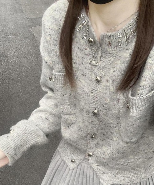 Ritzy(リッツィー)の「ビジュー付き クルーネッククロップドニットカーディガン(カーディガン/ボレロ・レディース・グレー・FREE)」の7枚目の写真