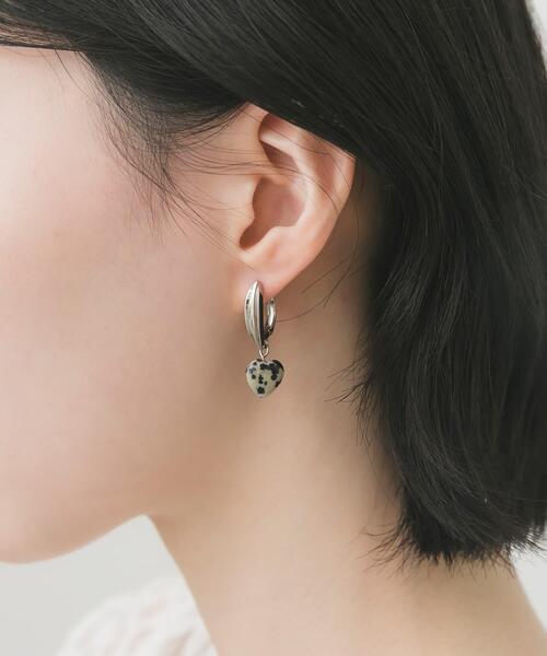 SMELLY(スメリー)の「ダルメシアンハートモチーフピアス(ピアス(両耳用)・レディース・シルバー系その他・-)」の3枚目の写真