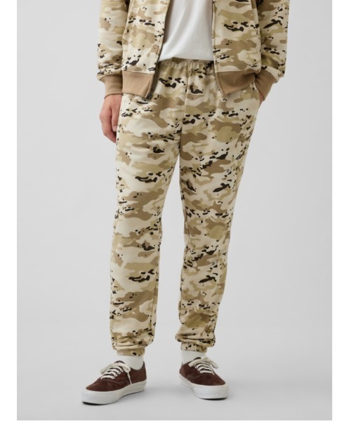 GAP(ギャップ)の「リラックスフィット GAPロゴ フレンチテリー ジョガーパンツ(スウェットパンツ・メンズ・カモフラージュ/その他2/ブラック系その他2/ブラウン系その他3・XL/S/M/L/XS)」の4枚目の写真
