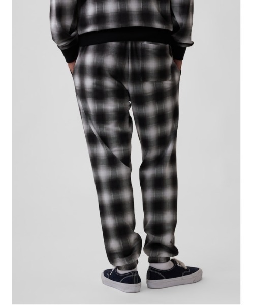 GAP(ギャップ)の「リラックスフィット GAPロゴ フレンチテリー ジョガーパンツ(スウェットパンツ・メンズ・カモフラージュ/その他2/ブラック系その他2/ブラウン系その他3・XL/S/M/L/XS)」の15枚目の写真