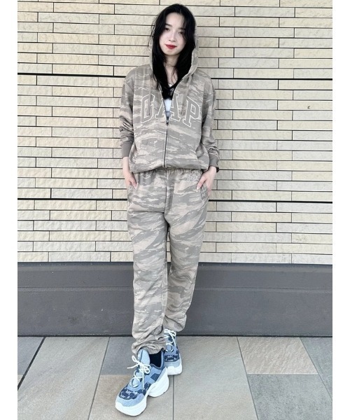 GAP(ギャップ)の「リラックスフィット GAPロゴ フレンチテリー ジョガーパンツ(スウェットパンツ・メンズ・カモフラージュ/その他2/ブラック系その他2/ブラウン系その他3・XL/S/M/L/XS)」の22枚目の写真