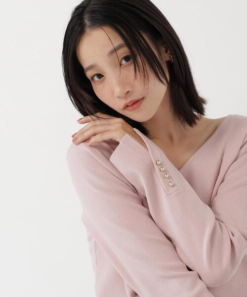 NATURAL BEAUTY BASIC(ナチュラルビューティーベーシック)の「総針ベーシックシリーズ長袖 Vネックニット(ニット/セーター・レディース・ピンク/ブラック/ダークブラウン/オフホワイト・FREE)」の1枚目の写真