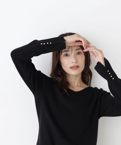 NATURAL BEAUTY BASIC(ナチュラルビューティーベーシック)の「総針ベーシックシリーズ長袖 Vネックニット(ニット/セーター・レディース・ピンク/ブラック/ダークブラウン/オフホワイト・FREE)」の3枚目の写真