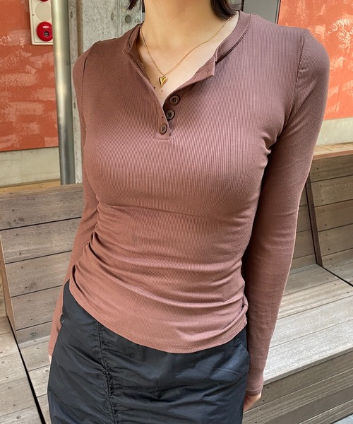 ROGER AND RAW(ロジャーアンドロウ)の「ヘンリーネック テレコロングスリーブTシャツ(Tシャツ/カットソー・レディース・ブラック/ブラウン/グレー・FREE)」の17枚目の写真