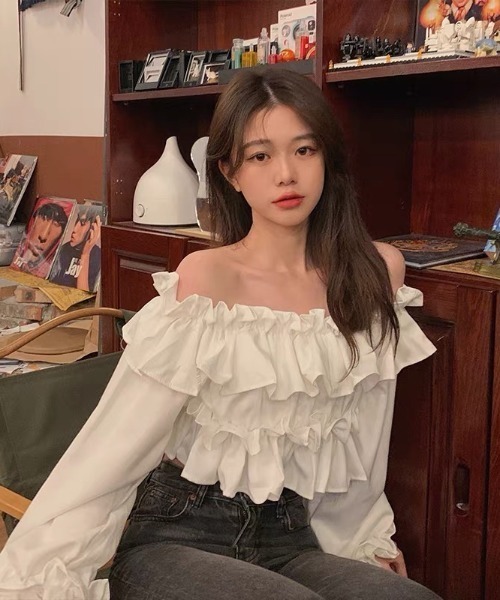 LAMPOON(ランプーン)の「フリルオフショルダーブラウス(シャツ/ブラウス・レディース・ホワイト/ブラック・SMALL/MEDIUM/LARGE)」の11枚目の写真