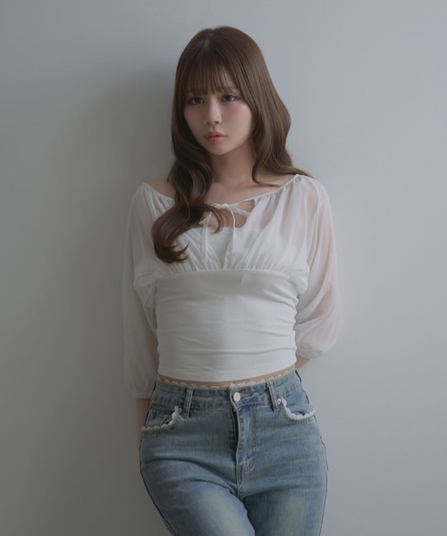 M DOLLY(エムドリー)の「Lulea gather ribbon sheer blouse / ルレアギャザーリボンシアーブラウス(シャツ/ブラウス・レディース・ブラック/ホワイト・FREE)」の2枚目の写真
